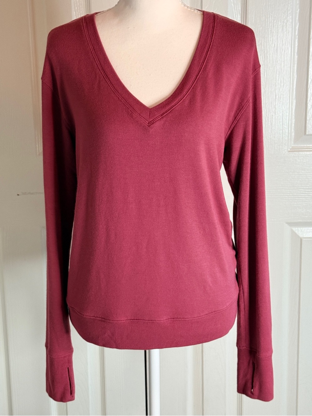 Athleta Sunrise V-Neck Sweatshirt Berry Maroon Small S Excellent Condition